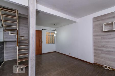 Sala de casa para alugar com 3 quartos, 65m² em Olaria, Rio de Janeiro