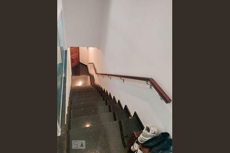 Escadas de casa para alugar com 2 quartos, 320m² em Vila Oratorio, São Paulo