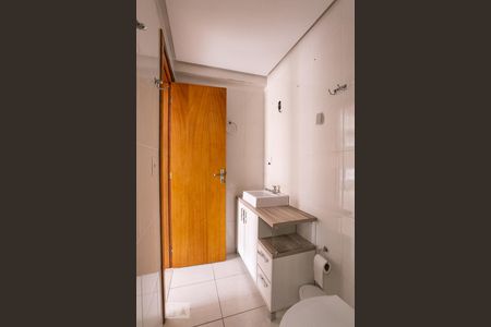 Banheiro de apartamento à venda com 1 quarto, 53m² em Santo Antônio, Porto Alegre