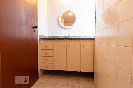 Banheiro da Suíte de apartamento à venda com 2 quartos, 70m² em Mansões Santo Antônio, Campinas