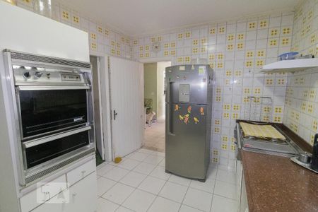 Casa para alugar com 255m², 4 quartos e 4 vagas Casa para alugar com 255m², 4 quartos e 4 vagasCozinha