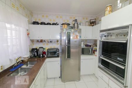 Casa para alugar com 255m², 4 quartos e 4 vagas Casa para alugar com 255m², 4 quartos e 4 vagasCozinha