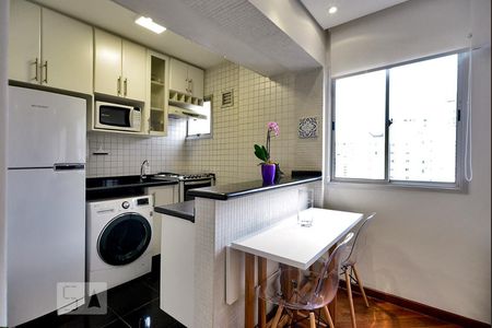 Cozinha de apartamento para alugar com 1 quarto, 43m² em Perdizes, São Paulo