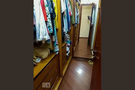 Closet de casa para alugar com 3 quartos, 170m² em Vila Nova Carolina, São Paulo