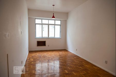 Sala/Quarto de kitnet/studio para alugar com 1 quarto, 27m² em Copacabana, Rio de Janeiro