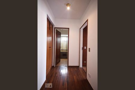 Corredor de apartamento à venda com 3 quartos, 150m² em Vila Andrade, São Paulo