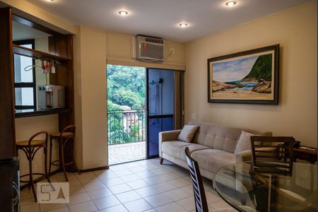 Sala de apartamento à venda com 2 quartos, 74m² em Copacabana, Rio de Janeiro