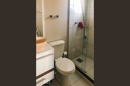 Banheiro de apartamento para alugar com 3 quartos, 75m² em Humaitá, Porto Alegre