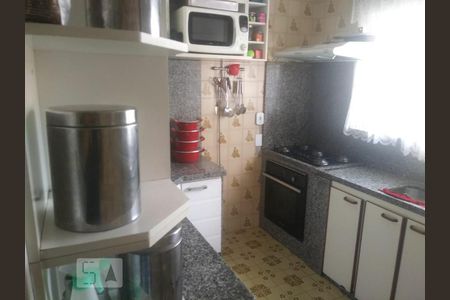 Cozinha  de casa à venda com 3 quartos, 128m² em Vila Carmosina, São Paulo