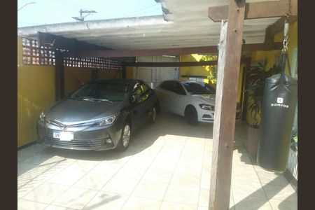 Garagem  de casa à venda com 3 quartos, 128m² em Vila Carmosina, São Paulo