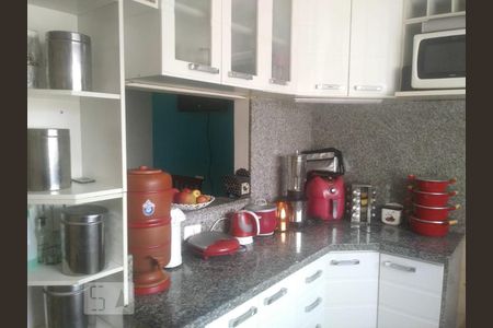 Cozinha  de casa à venda com 3 quartos, 128m² em Vila Carmosina, São Paulo