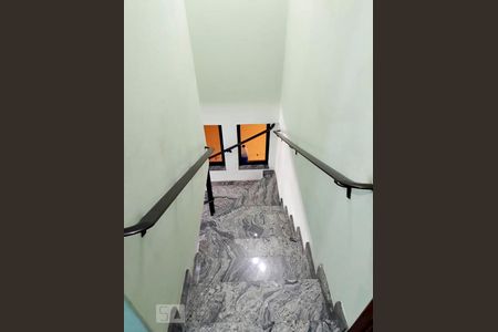Escada de casa à venda com 2 quartos, 200m² em Vila Alvinopolis, São Bernardo do Campo