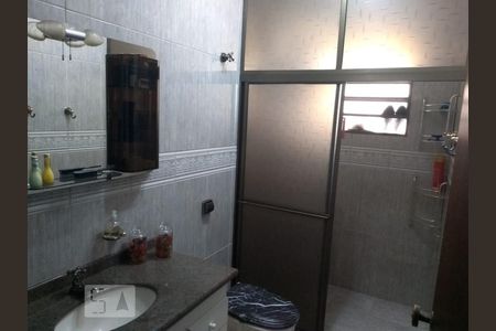 Banheiro 2 de casa à venda com 3 quartos, 400m² em Jardim Iva, São Paulo