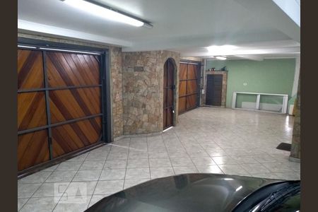 Garagem  de casa à venda com 3 quartos, 400m² em Jardim Iva, São Paulo