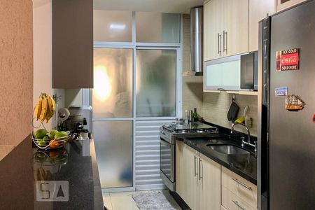 Cozinha de apartamento à venda com 3 quartos, 80m² em Jardim Tupanci, Barueri