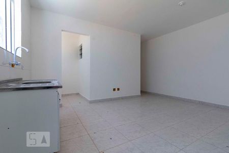 Sala - Cozinha de casa para alugar com 1 quarto, 45m² em Jardim Iva, São Paulo