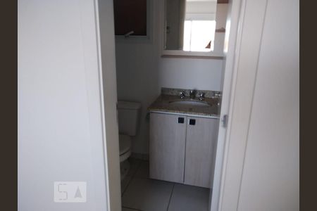 Banheiro de apartamento para alugar com 2 quartos, 70m² em Passo da Areia, Porto Alegre