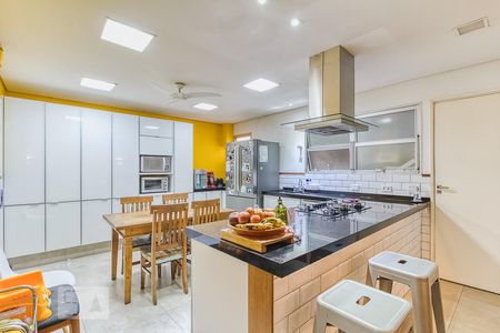 Cozinha de apartamento à venda com 3 quartos, 180m² em Jardim Europa, São Paulo