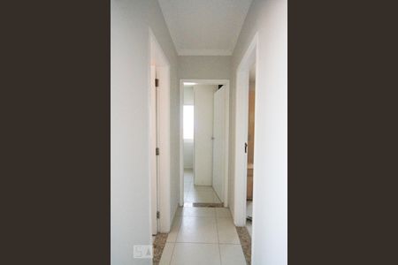 Corredor de apartamento para alugar com 2 quartos, 60m² em Vila Iorio, São Paulo