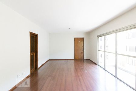 Sala de apartamento para alugar com 3 quartos, 70m² em Moema, São Paulo