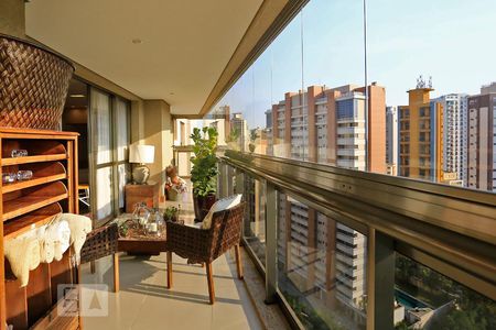 Varanda de apartamento para alugar com 3 quartos, 212m² em Vila Suzana, São Paulo