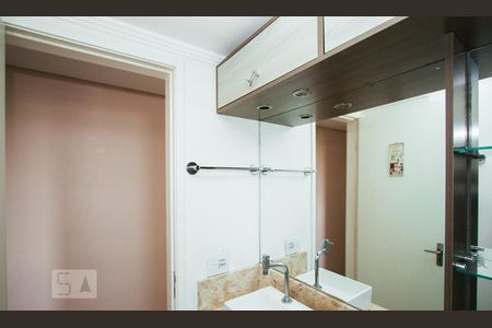 Banheiro de apartamento à venda com 2 quartos, 60m² em Igara, Canoas