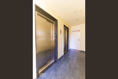 Hall de Entrada - Elevadores de apartamento para alugar com 1 quarto, 50m² em Botafogo, Rio de Janeiro