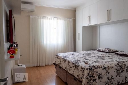 Suíte de casa à venda com 4 quartos, 150m² em Vila Salete, São Paulo