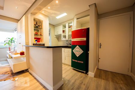 Cozinha  de apartamento à venda com 1 quarto, 54m² em Vila Jardim, Porto Alegre