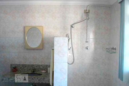 Banheiro de casa à venda com 2 quartos, 200m² em Conceição, Diadema