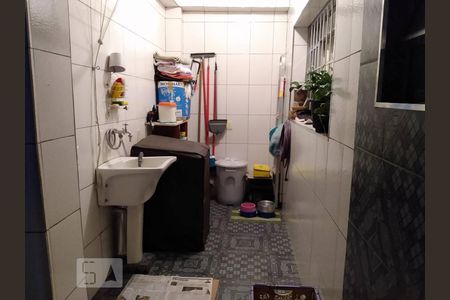 Casa à venda com 170m², 3 quartos e 2 vagas Casa à venda com 170m², 3 quartos e 2 vagasQuintal/Área de Serviço