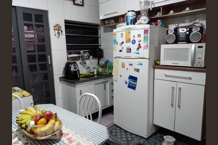 Casa à venda com 170m², 3 quartos e 2 vagas Casa à venda com 170m², 3 quartos e 2 vagasCozinha