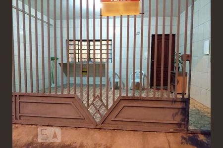 Casa à venda com 170m², 3 quartos e 2 vagas Casa à venda com 170m², 3 quartos e 2 vagasFachada