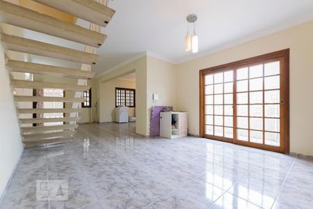 1o. Andar - Sala de casa à venda com 3 quartos, 210m² em Vila Monumento, São Paulo
