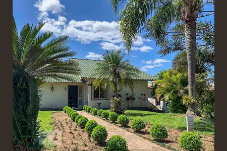 Jardim de casa de condomínio para alugar com 3 quartos, 415m² em Cavalhada, Porto Alegre