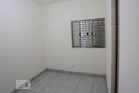 Quarto de kitnet/studio para alugar com 1 quarto, 28m² em Jardim Novo Taboão, São Paulo