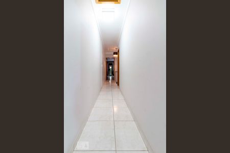 Corredor  de casa à venda com 3 quartos, 120m² em Vila Carmosina, São Paulo