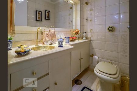 Banheiro de apartamento à venda com 4 quartos, 220m² em Vila Mariana, São Paulo