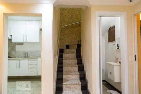 Escada de casa de condomínio à venda com 3 quartos, 97m² em Utinga, Santo André