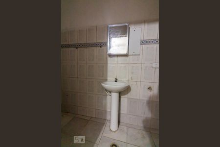 Banheiro de casa à venda com 1 quarto, 55m² em Santo Antônio, Osasco