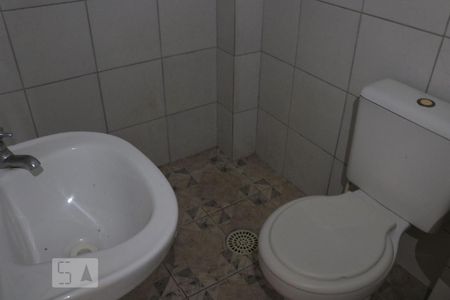 Banheiro de Serviço de kitnet/studio à venda com 1 quarto, 30m² em Aclimação, São Paulo