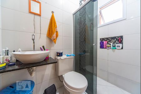 Banheiro  de apartamento à venda com 2 quartos, 49m² em Vila Scarpelli, Santo André