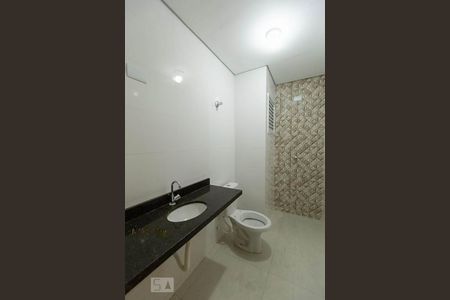 Banheiro  de apartamento para alugar com 2 quartos, 50m² em Vila Ema, São Paulo