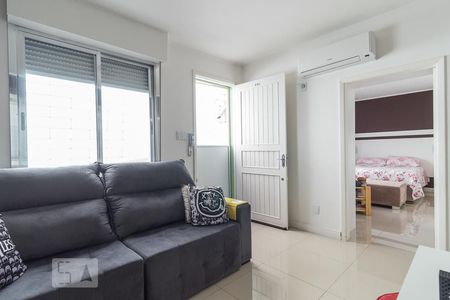 Sala de apartamento para alugar com 1 quarto, 45m² em Jardim Floresta, Porto Alegre