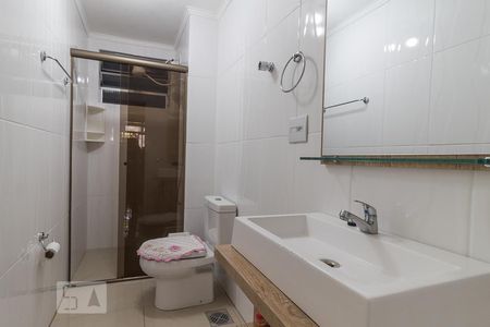 Banheiro de apartamento para alugar com 1 quarto, 45m² em Jardim Floresta, Porto Alegre