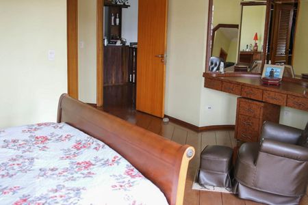 Casa à venda com 350m², 4 quartos e 3 vagas Casa à venda com 350m², 4 quartos e 3 vagasQuarto 4