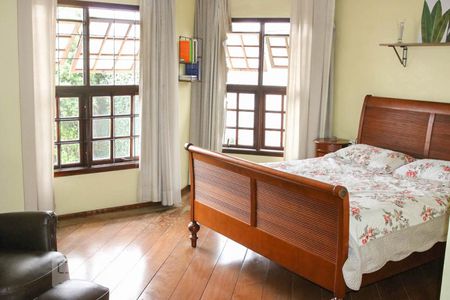 Casa à venda com 350m², 4 quartos e 3 vagas Casa à venda com 350m², 4 quartos e 3 vagasQuarto 4