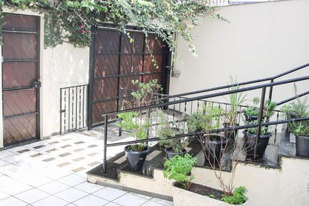 Casa à venda com 350m², 4 quartos e 3 vagas Casa à venda com 350m², 4 quartos e 3 vagasQuintal