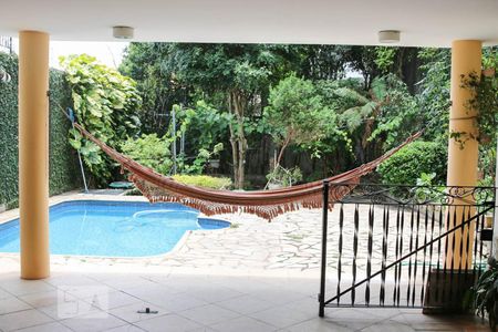 Casa à venda com 350m², 4 quartos e 3 vagas Casa à venda com 350m², 4 quartos e 3 vagasPiscina