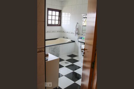 Casa à venda com 350m², 4 quartos e 3 vagas Casa à venda com 350m², 4 quartos e 3 vagasBanheiro